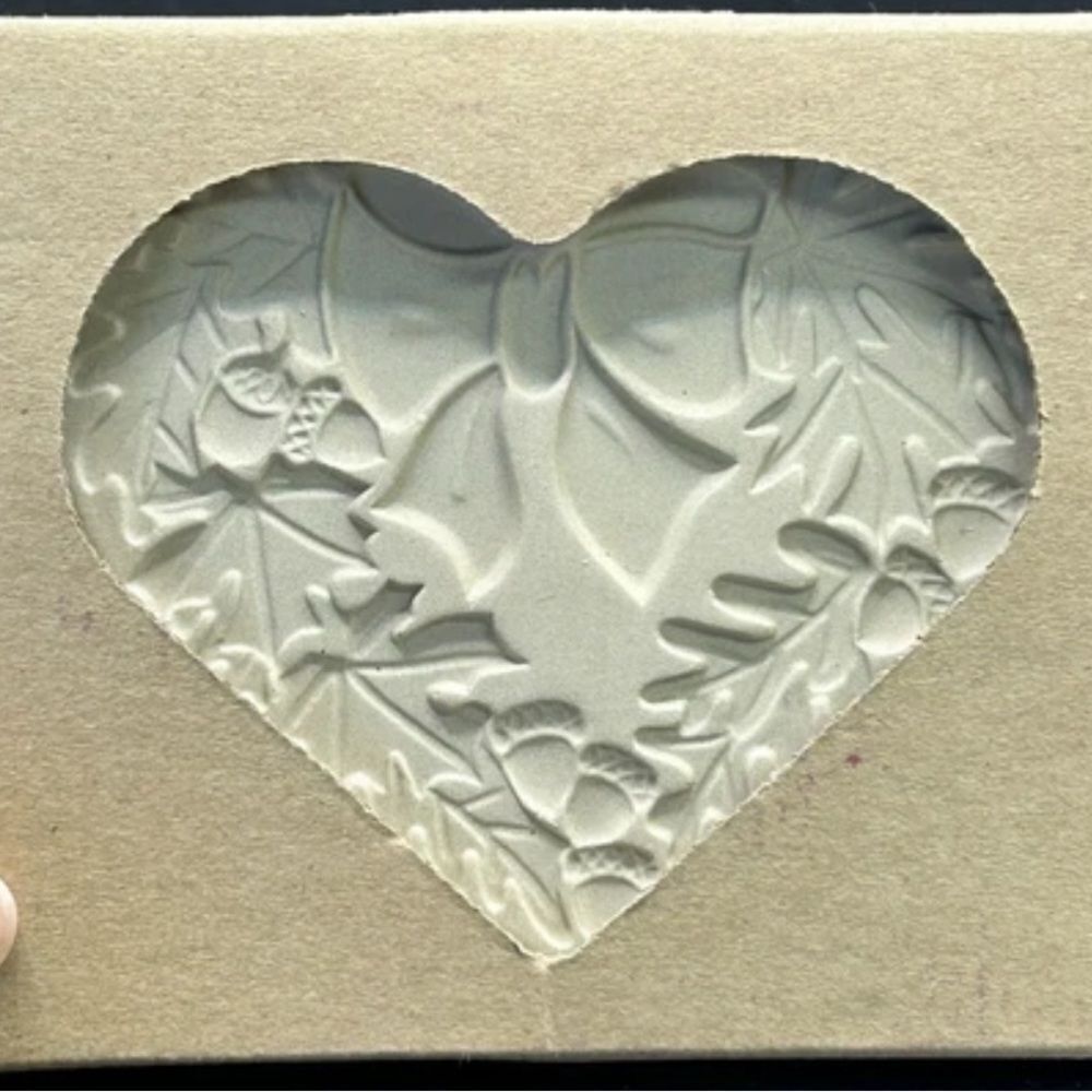 Pampered Chef Autumn Wreath Heart Cookie Mold from 2003,